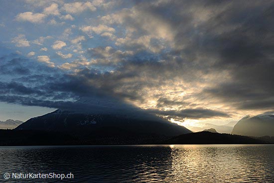 Foto:: Abendstimmung am Niesen (Foto,Fotos,Bilder,Bild,)