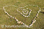 ID: 209: Kunstvoll gestaltetes Herz aus Steinen