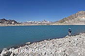 Foto F133646: Alpinistin an Bergsee